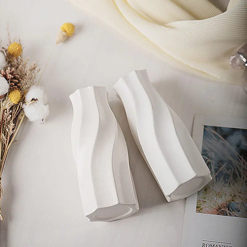 Gizmo Gadgets minimalist white vase decor with elegant wavy design for home styling