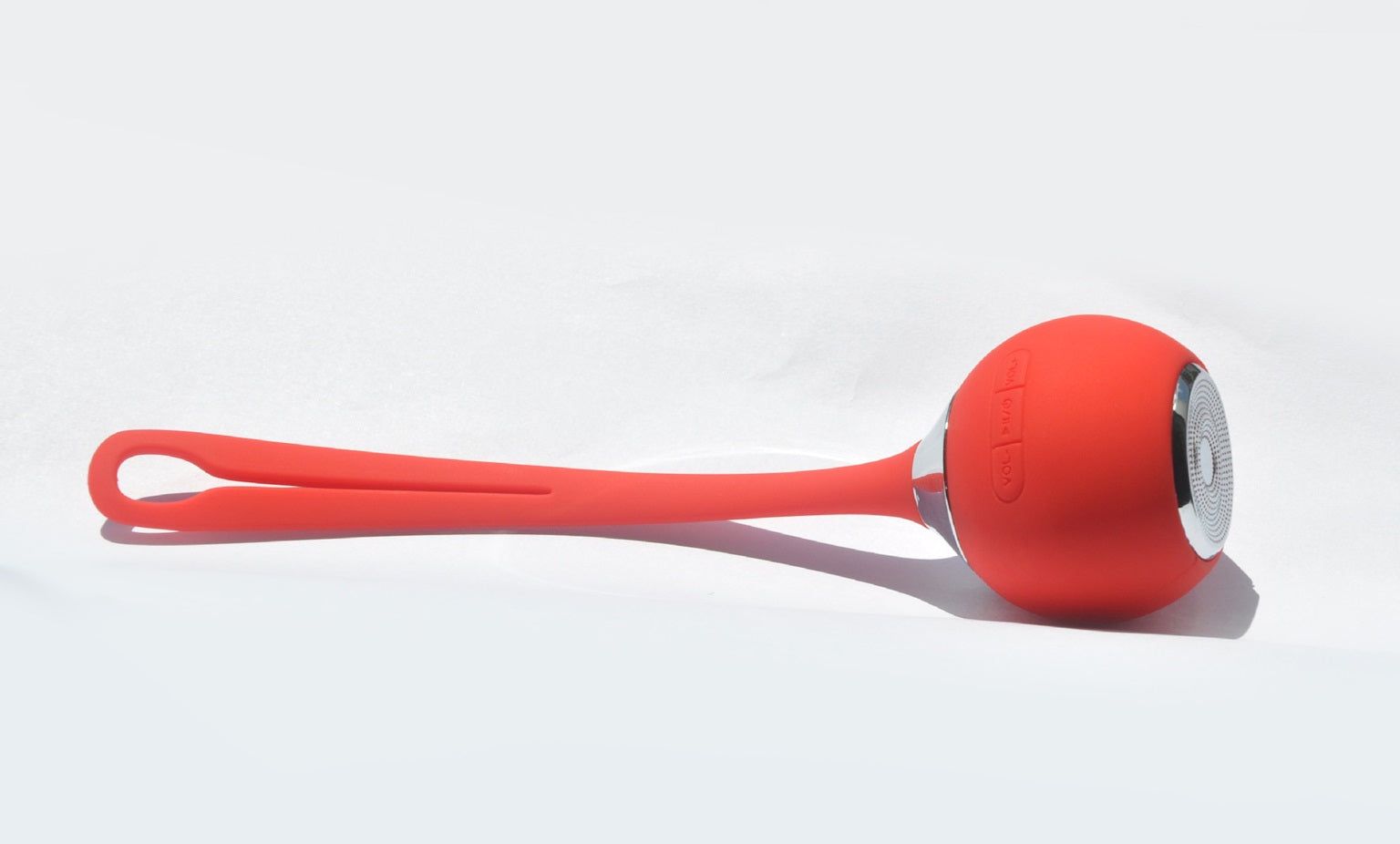 Gizmo Gadgets waterproof Bluetooth speaker in red with a silicone design for outdoor use