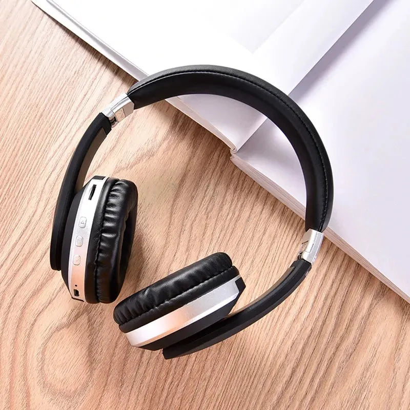 Gizmo Gadgets foldable gaming headphone with comfortable ear cushions and sleek design