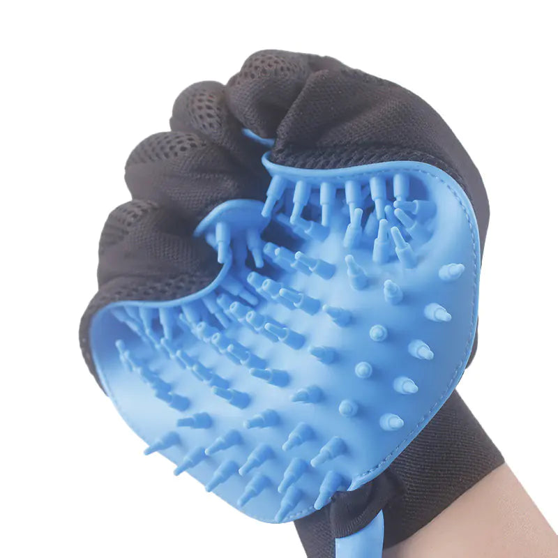 Gizmo Gadgets pet bathing gloves with silicone bristles for effective grooming and bathing
